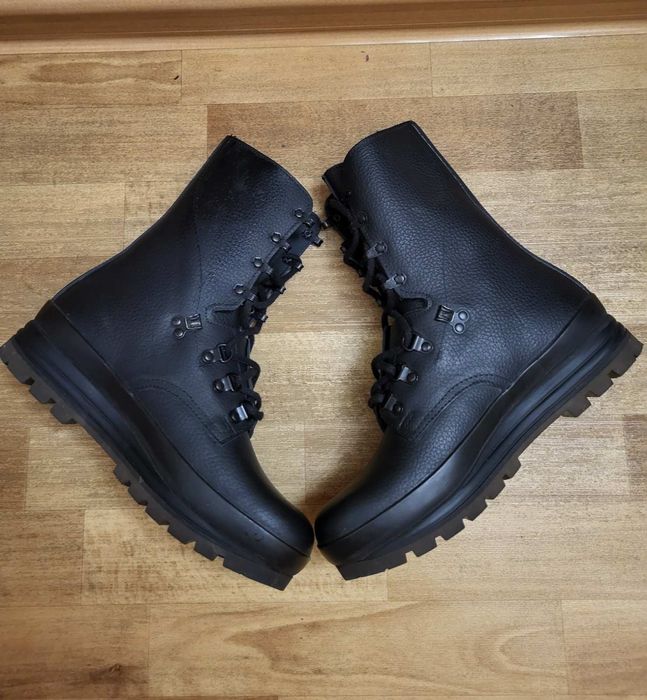 Берці черевики Швейцарія шкіряні 41,5-42р. ботинки берцы