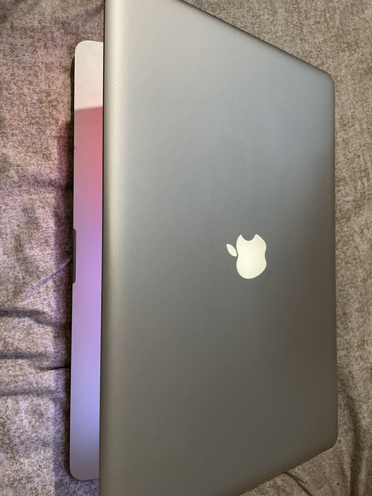 macbook pro 17 2011