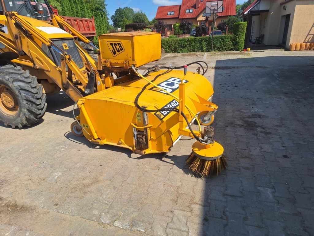Zamiatarka JCB SC240