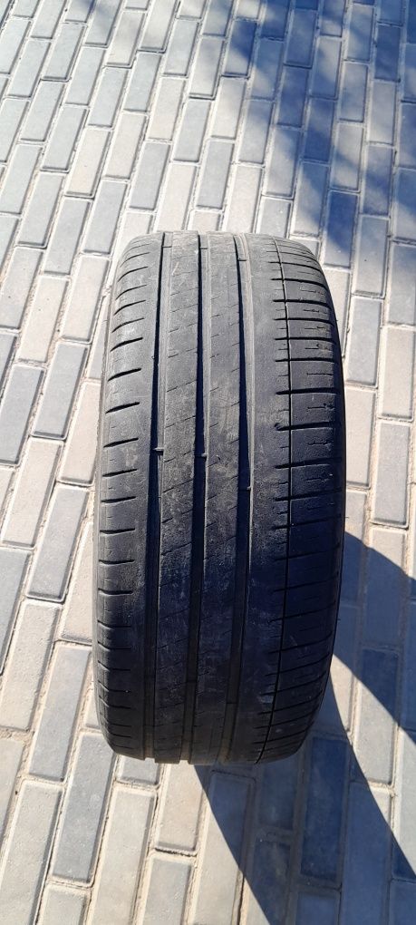 Продаю комплект шин 225/45 R18 — зима, гарний стан