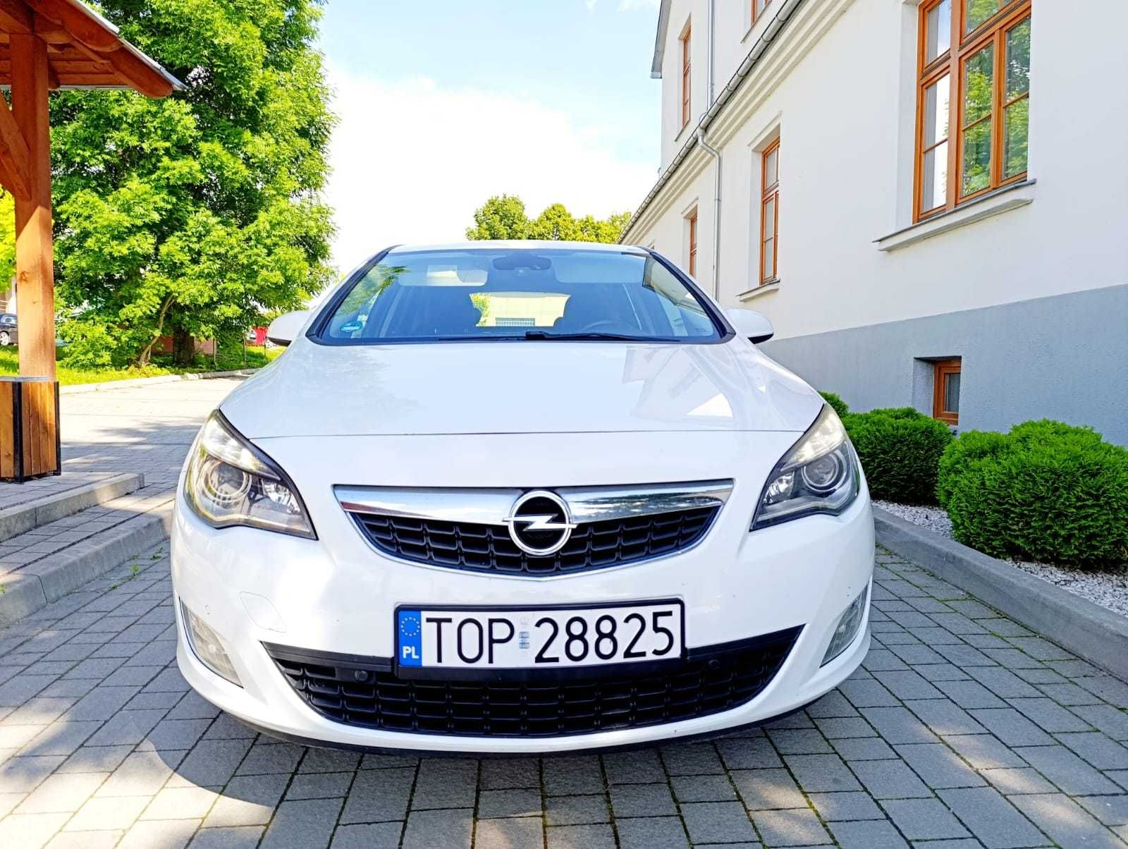 Opel Astra J 2011r 1.4 turbo benzyna 138tys km przebiegu wersja Cosmo
