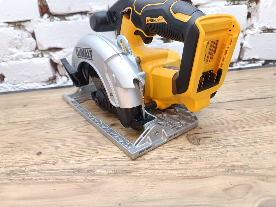 Акумуляторна  пила (паркетка) DeWALT 20v DCS565  MADE IN MEXICO