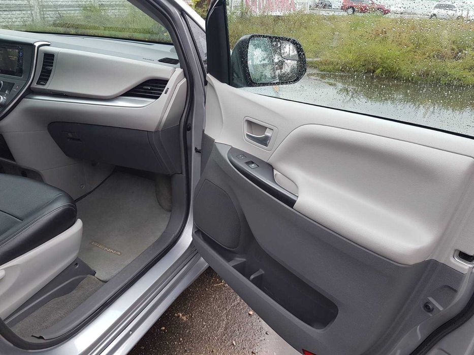 Toyota Sienna 2015год PRESTIGE