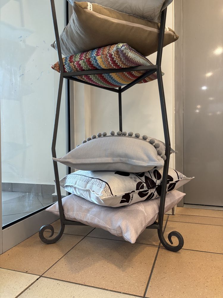 Stojak ekspozytor metalowy słupek loft np. na poduszki metalowy 210cm