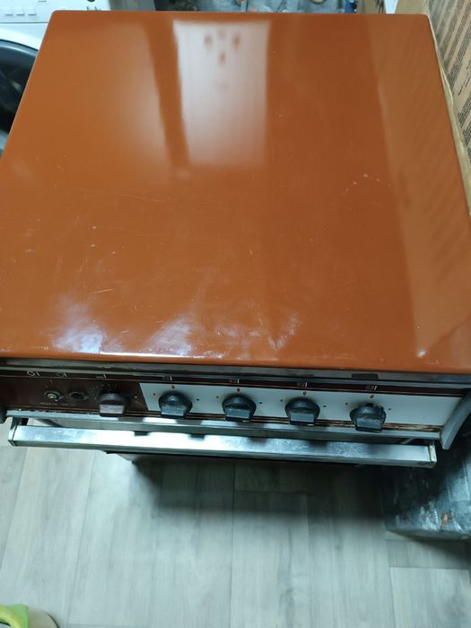 Газова плита  4 конфорочна
