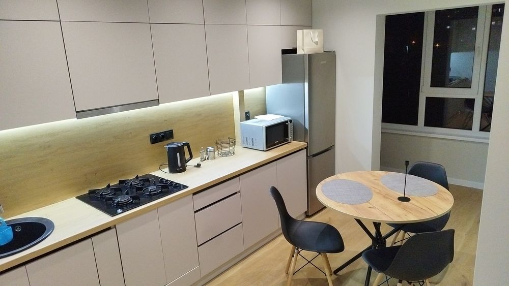 Здам надовго 2  кімнатну в центрі міста