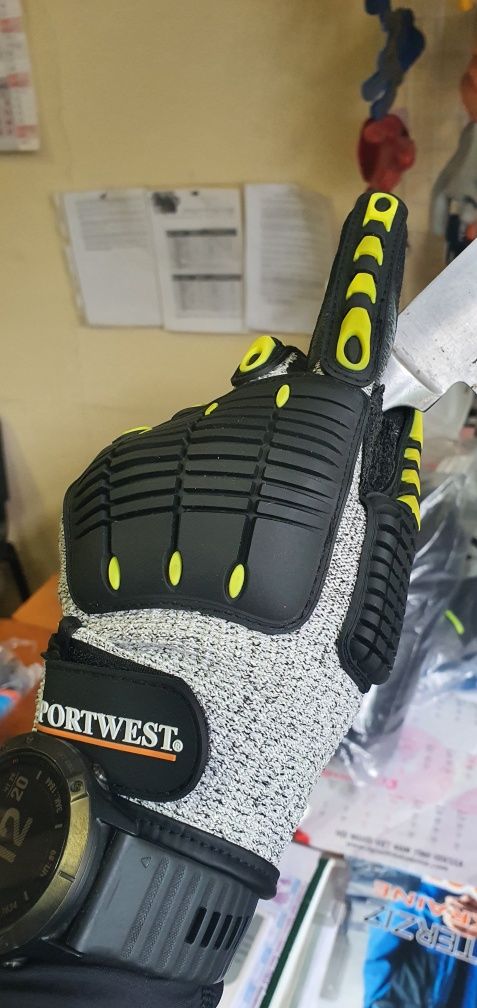 Противоударные перчатки с защитой от порезов А722 А622 Portwest (irl)