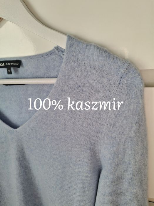 Błękitny pastelowy sweter z kaszmiru