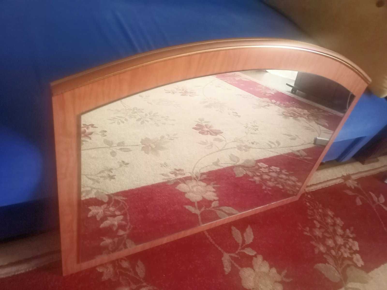 дзеркало в вітальню або  спальню.