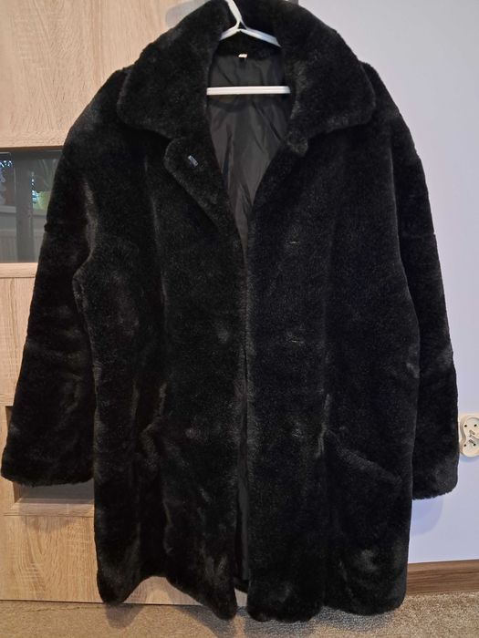 Damski płaszcz typu "futro"
