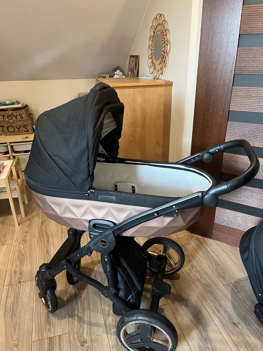 Wózek uniseks 2w1 junama fiamond priams czarny ze złotym