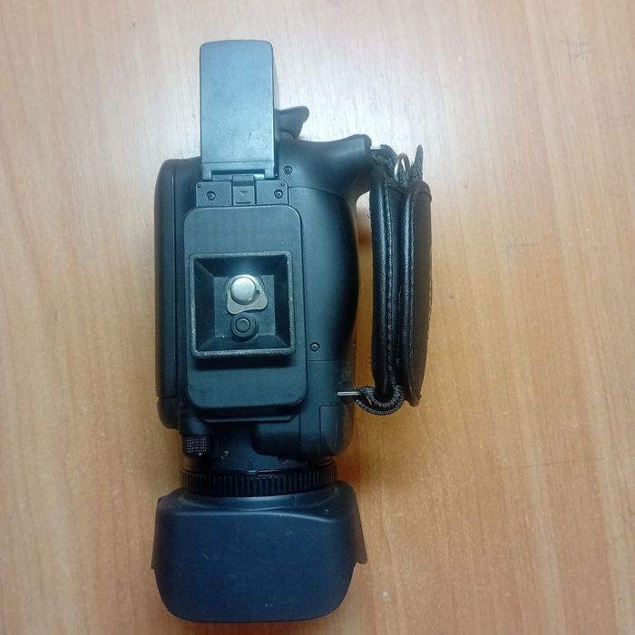 Продам відеокамеру Canon LEGRIA HF G30