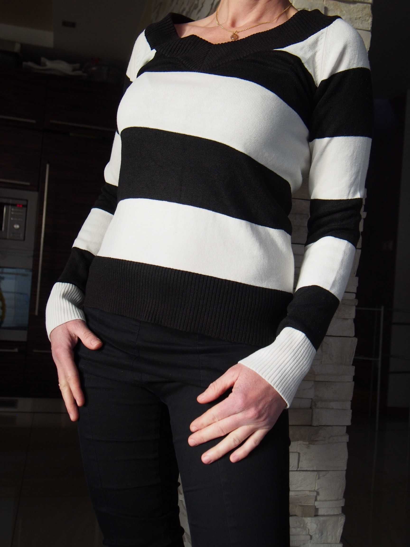 Sweter S/M czarno biały