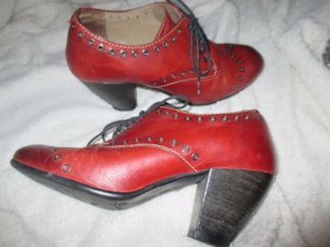 Sapatos vermelhos Fly