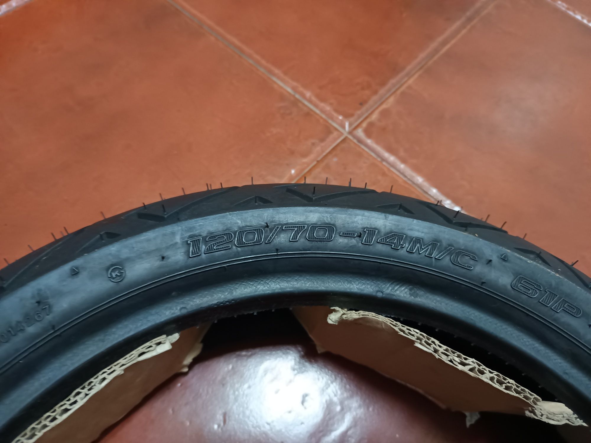 Vende se pneu de PCX