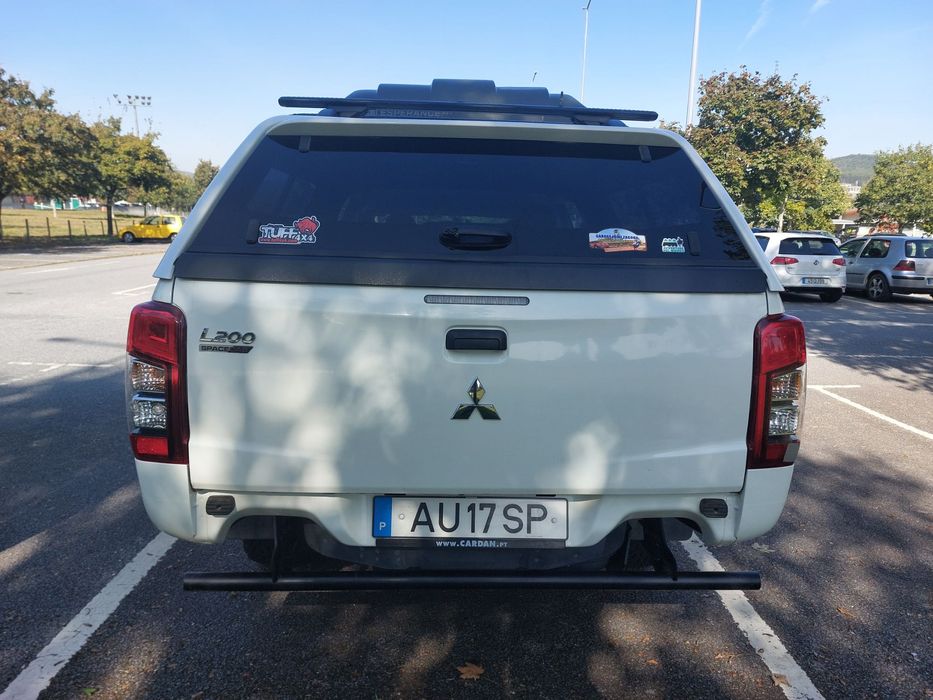 Mitsubishi L200, ano 2022, equipada