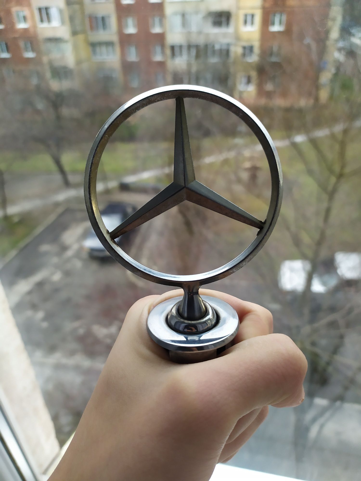 Значок,емблема,приціл на Mercedes-Benz w123,124