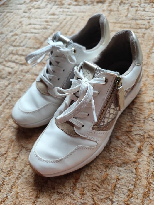 Біло-бежеві кросівки
