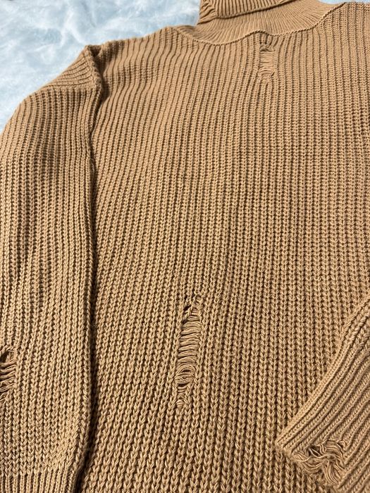 Вʼязана сукня з високою горловиною