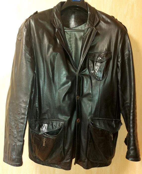 Продам кожаную куртку(пиджак)(  размер XL-XXL.