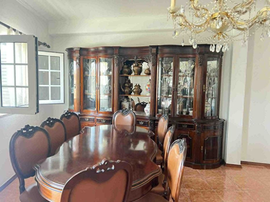 Cristaleira em bom estado