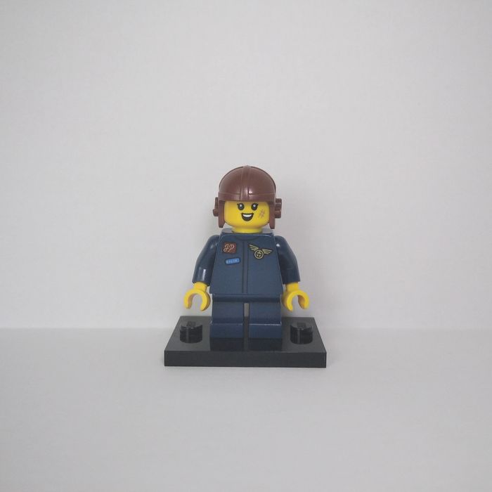 Lego Minifigures seria 21 Dziewczynka Pilot