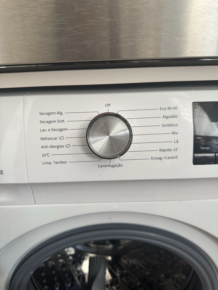 Máquina de Lavar e Secar Roupa Hisense
