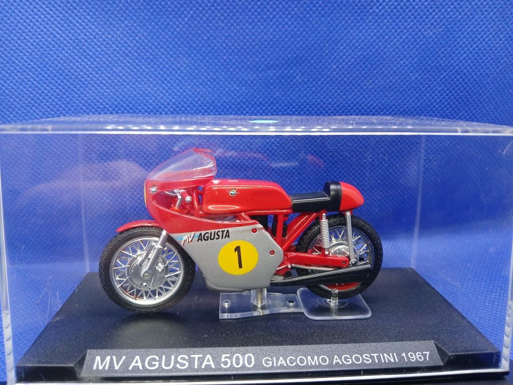 Miniaturas  de Moto GP  escala 1:23 8 Modelos diferentes