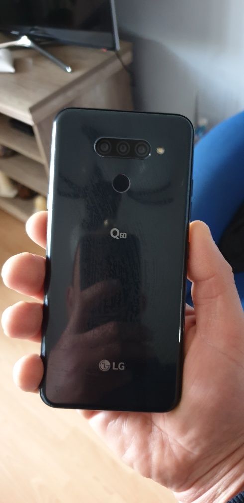 Sprzedam telefon LG Q60
