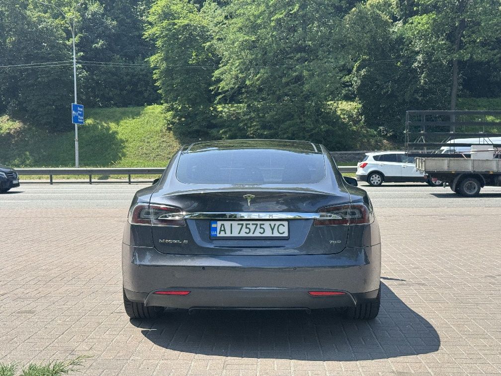 Tesla S 70D 2015