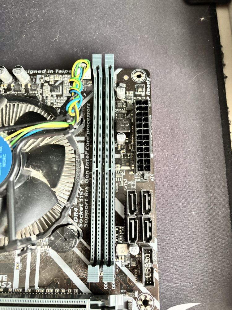 Gigabyte H310M DS2 + Intel Core i5-8400 + chłodzenie Intel