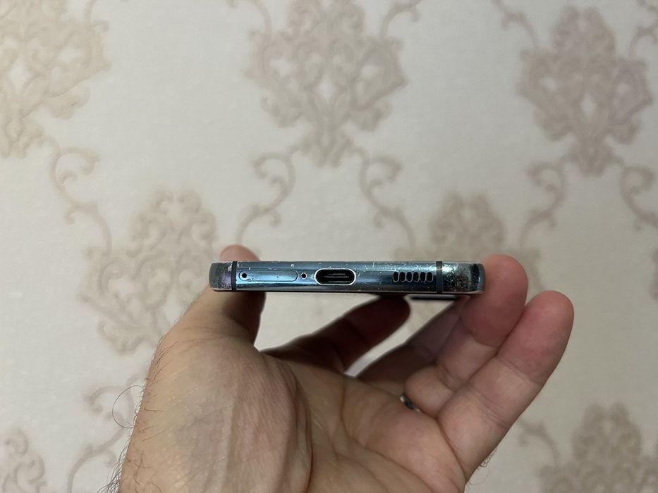 Samsung Galaxy S22 5G 8/128.  Snapdragon 8 Gen 1.
