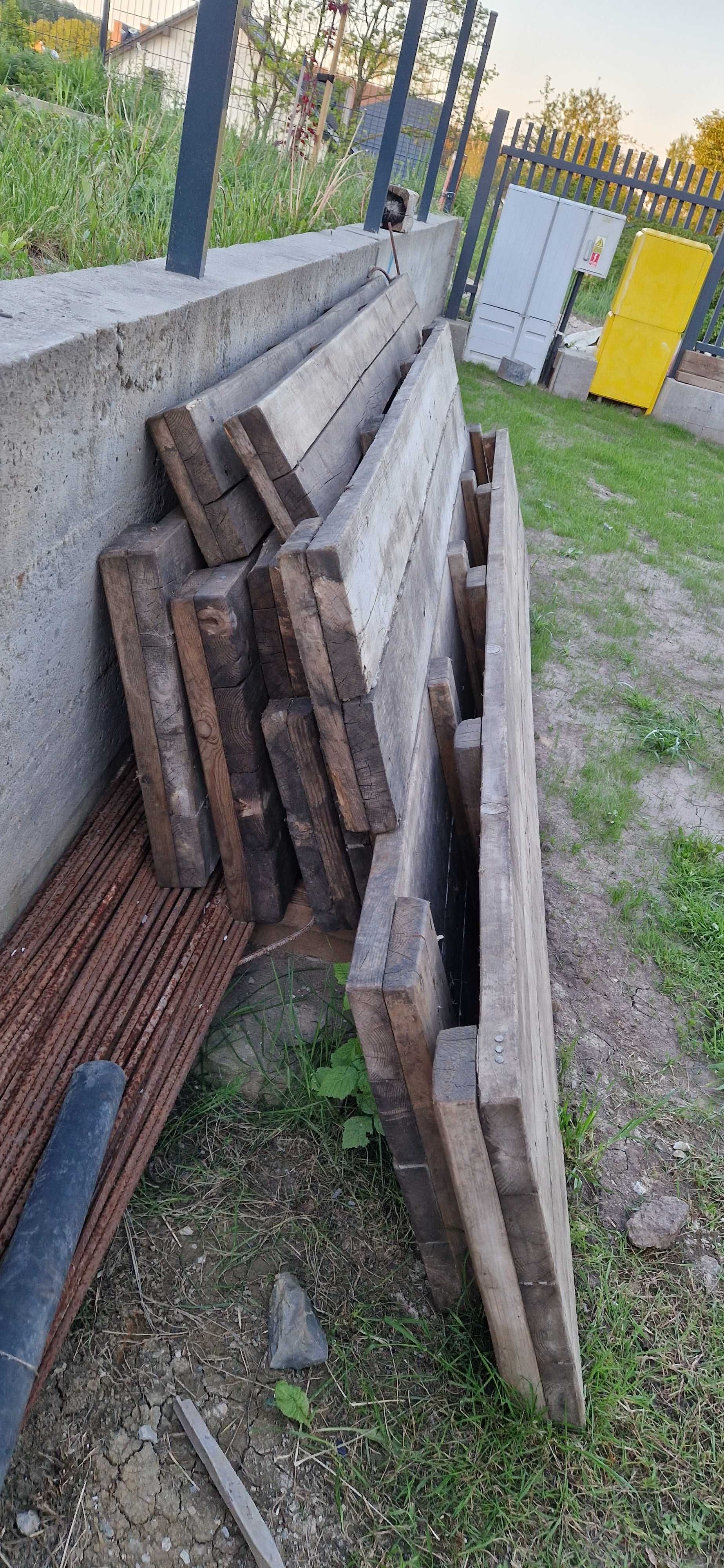 Szalunki drewniane do fundamentów ogrodzeniowych