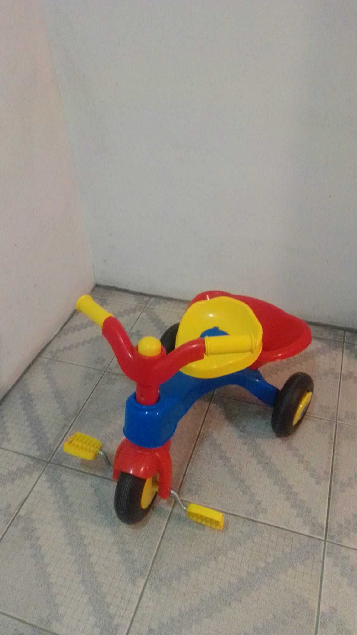 Triciclo infantil