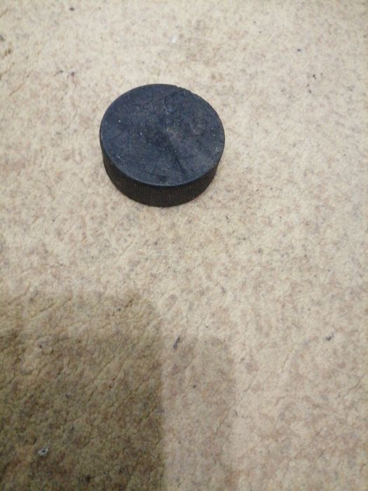 Шайба для игры хоккей