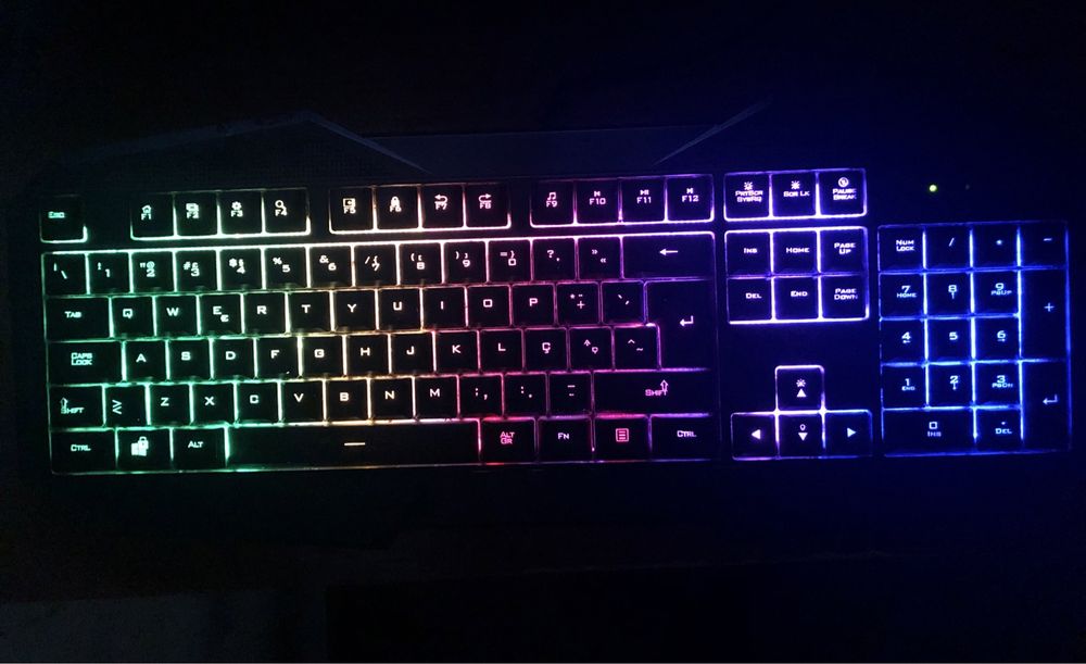 Teclado Gaming Trust GXT 830-RW Avonn - Layout PT