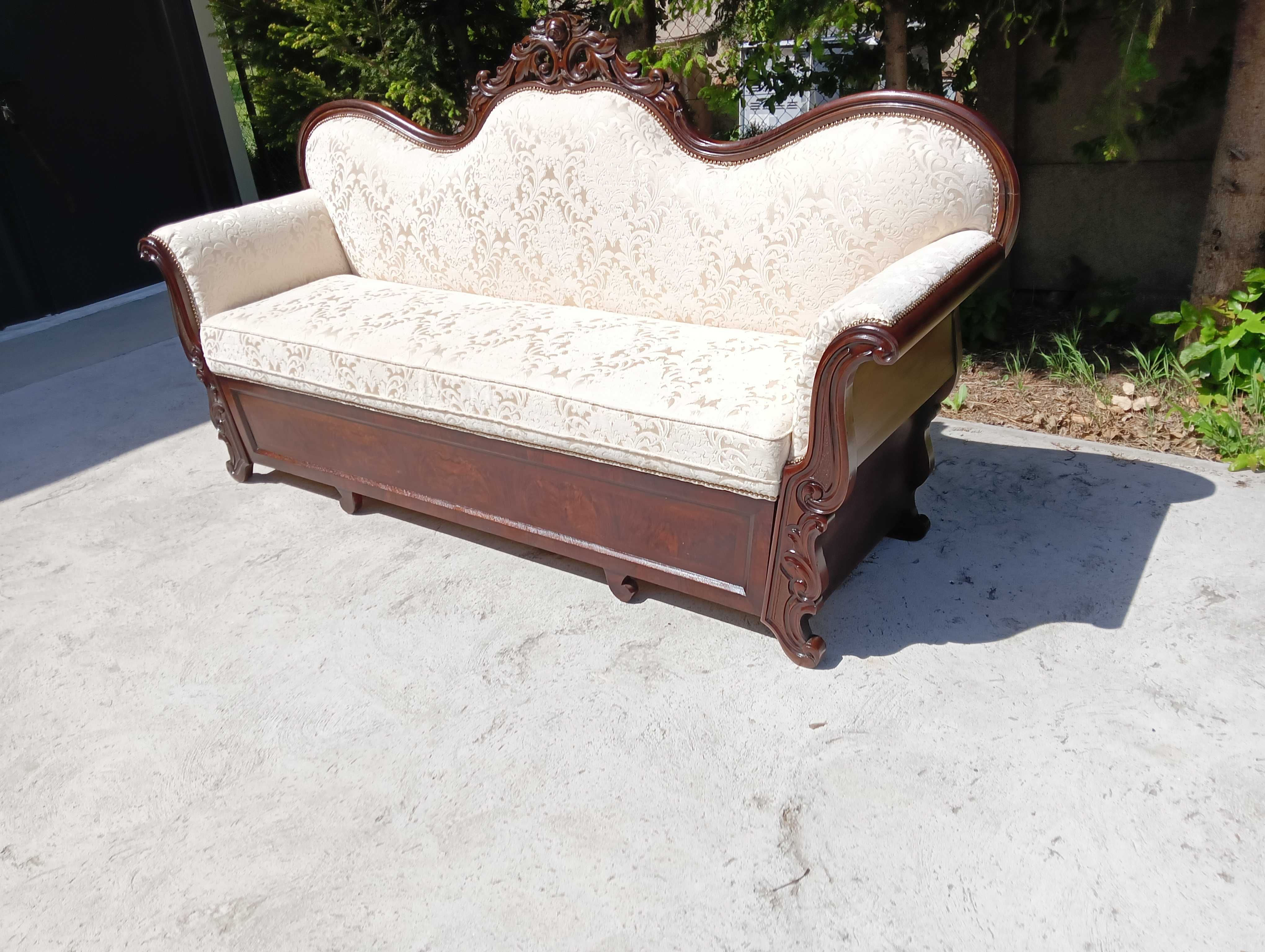 Knapa sofa antyczna Biedermeier z funkcją spania po renowacji