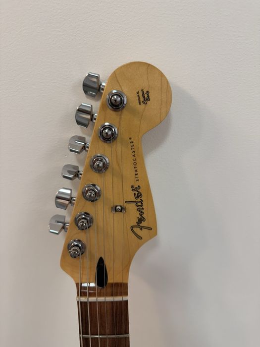 Gitara elektryczna Fender Stratocaster (Mexico) – Arctic White + Case