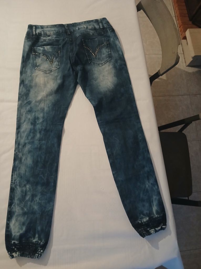 Vendo 4 pares de calças