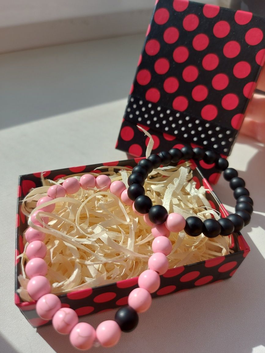 Парні браслети рожеве+чорне в подарунковій коробці