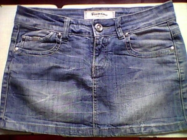 Аккуратная джинсовая юбка.