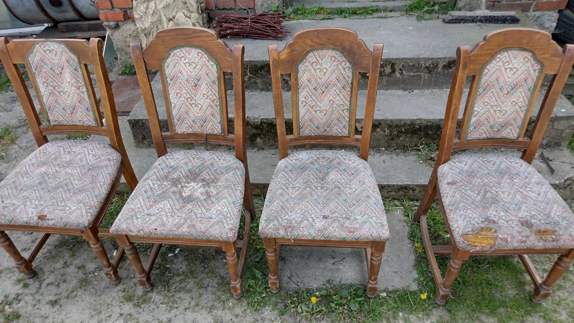 4 krzesła drewniane