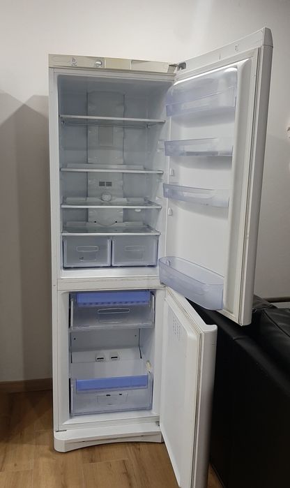 Frigorífico combinado Indesit