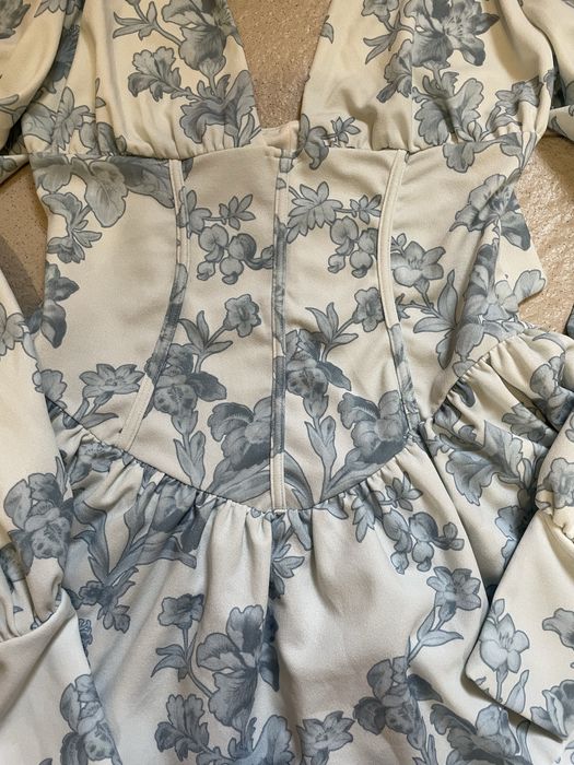 Платье с голубым цветочным принтом