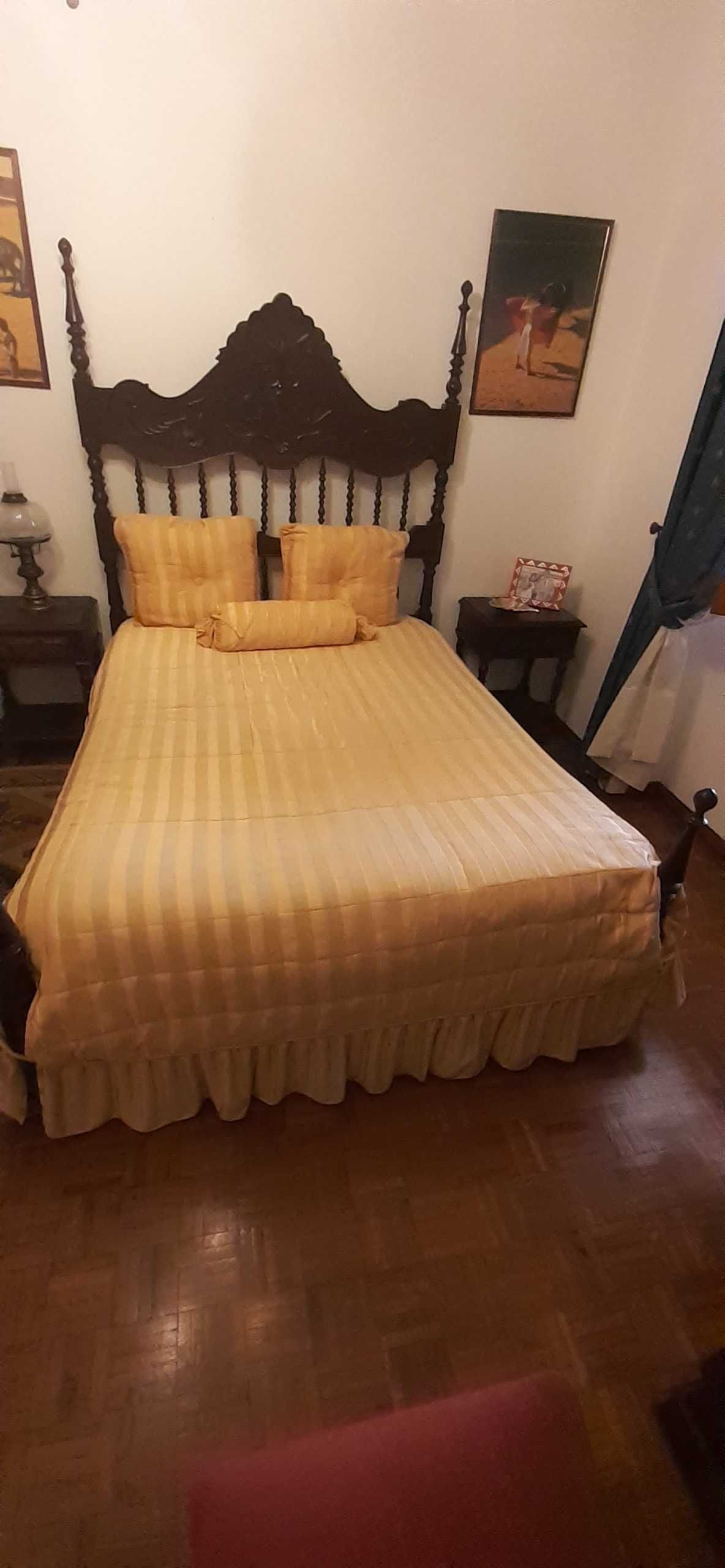 Conjunto mobílias (mesas , móveis e quarto)
