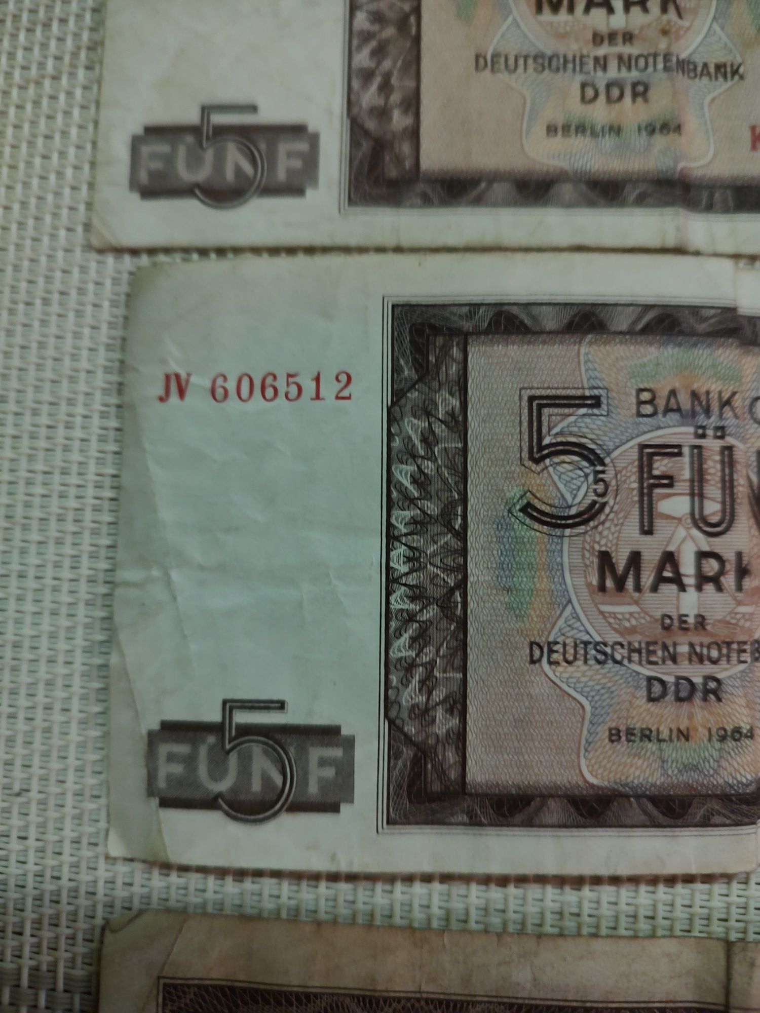 Banknoty piecio markowe DDR