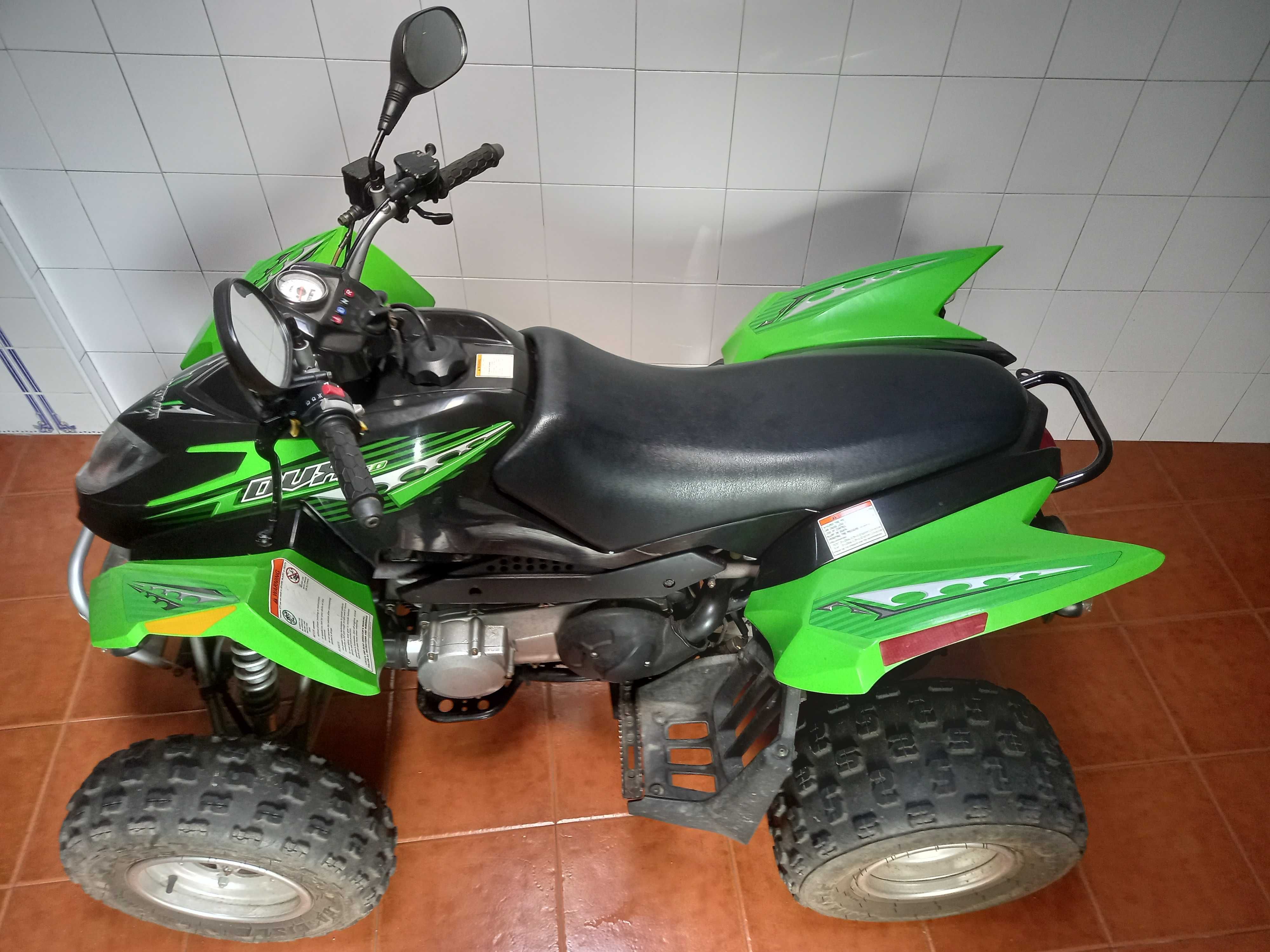 Moto 4 artic cat 250 dvx