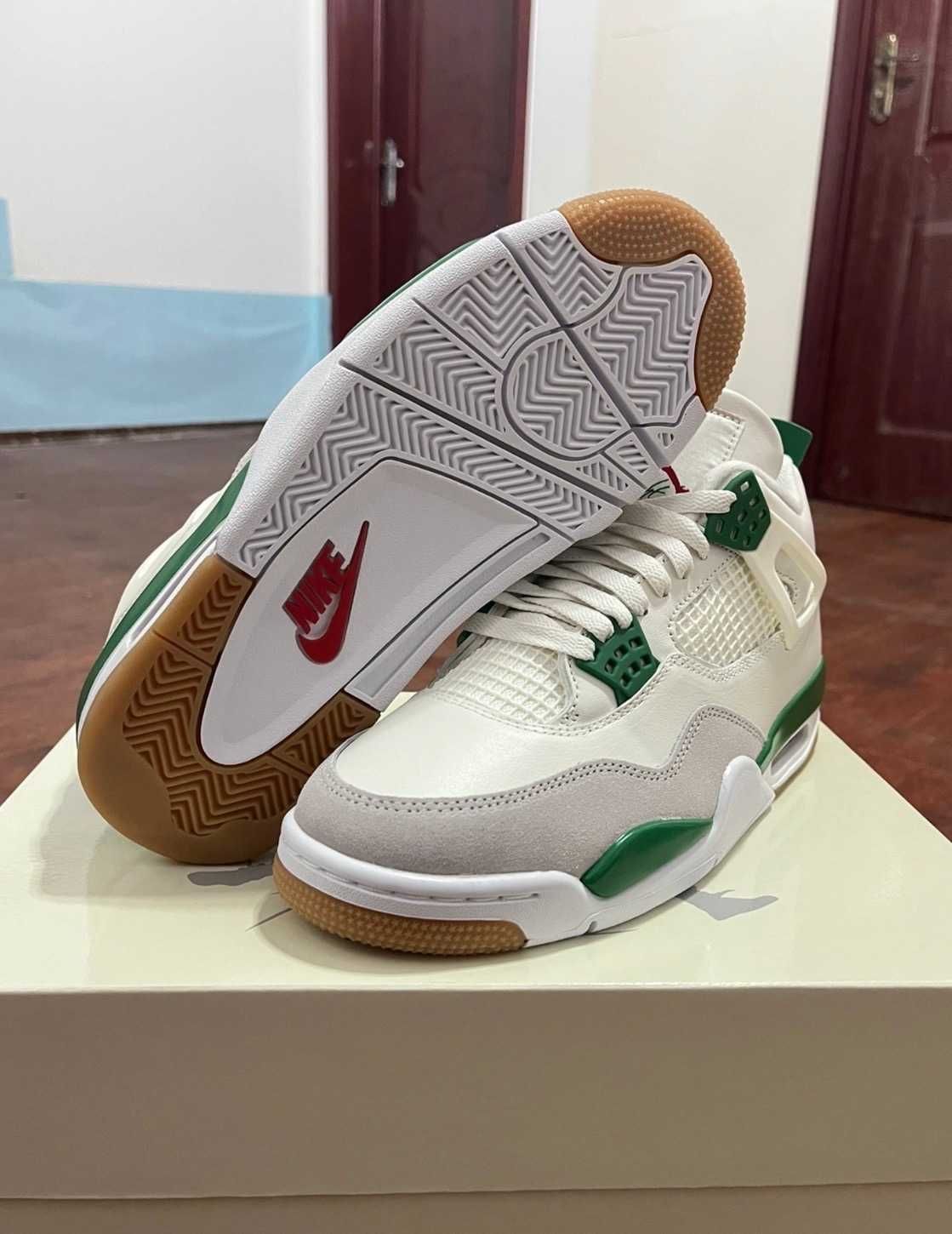 Jordan 4Retro SB Pine Green R.42