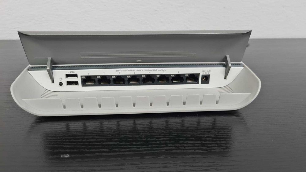 Switch zarządzalny z portami USB do ładowania telefonów Netgear GS908E