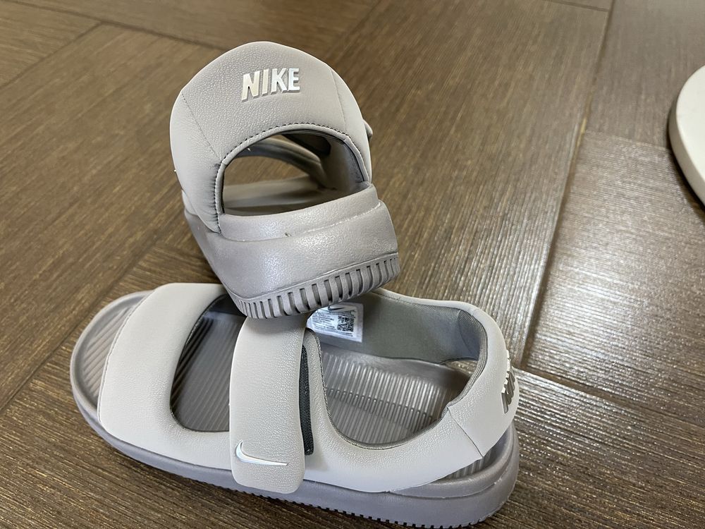 Сандали женские NIKE